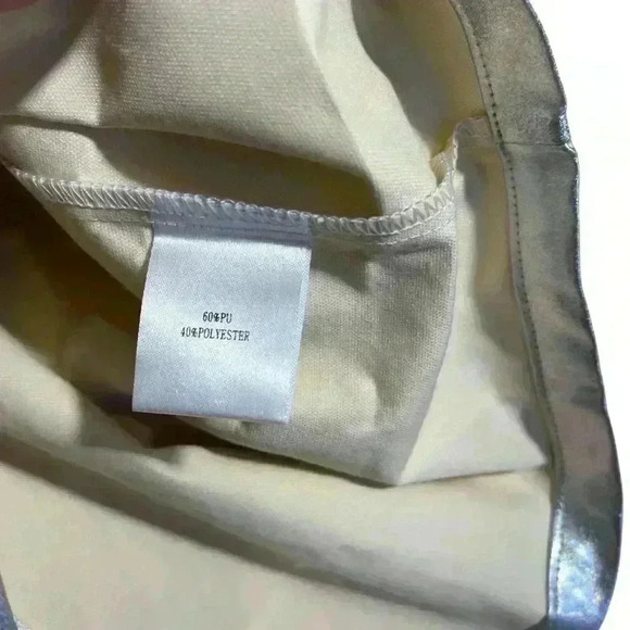 Amy Lynn mini dress with cut-out in iridescent silver Size Large - Picture 5 of 9